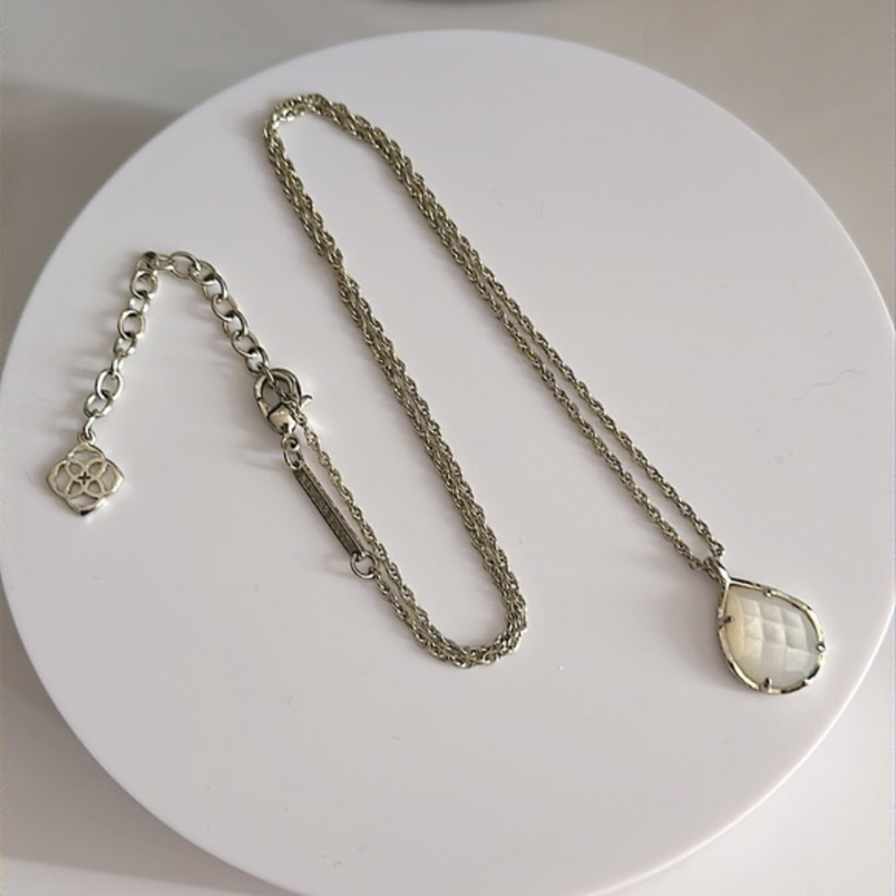 Kendra Scott - Excellent Condition Facetted Moonstone Pendant Necklace